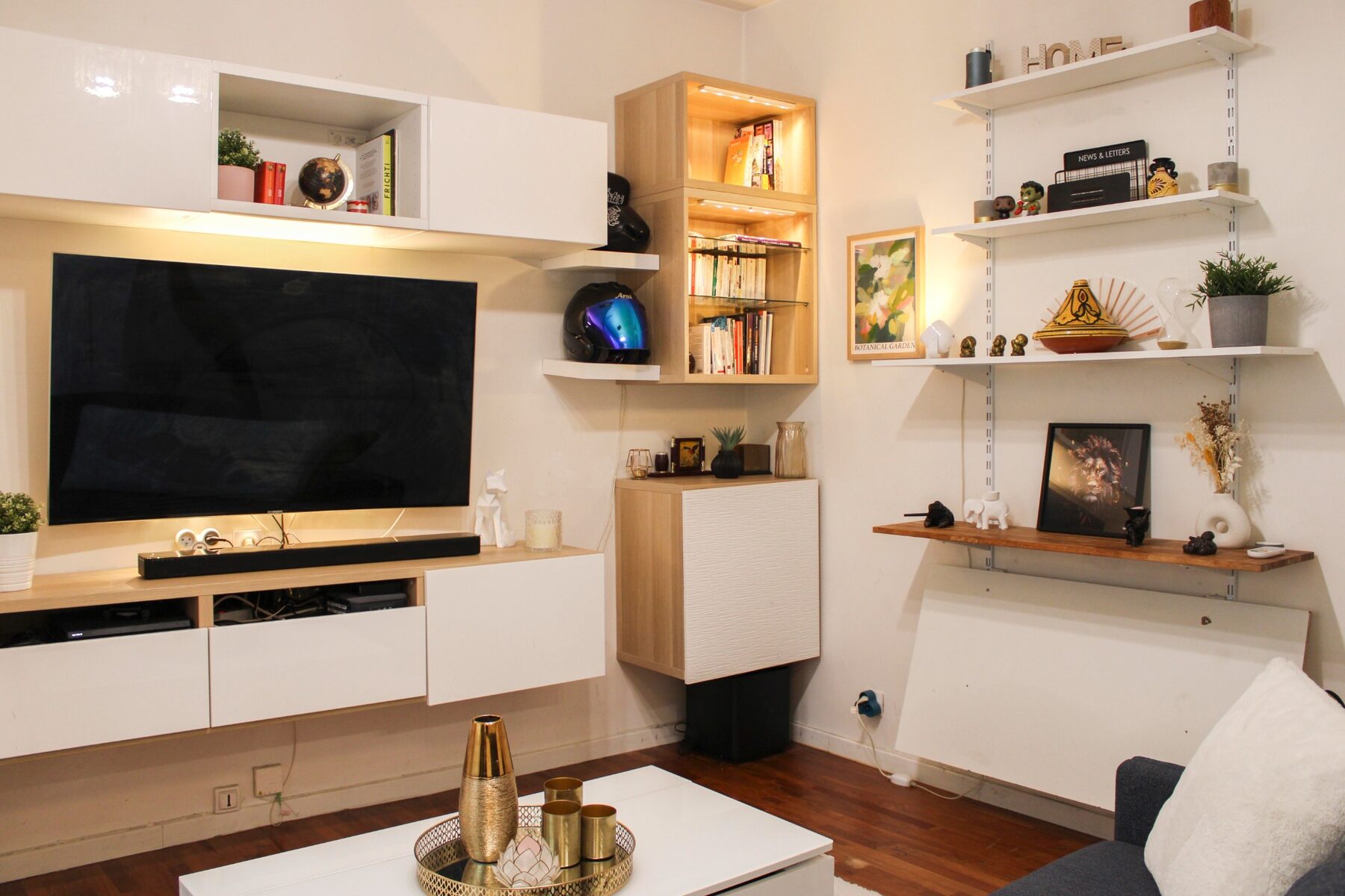 Living room and reading corner